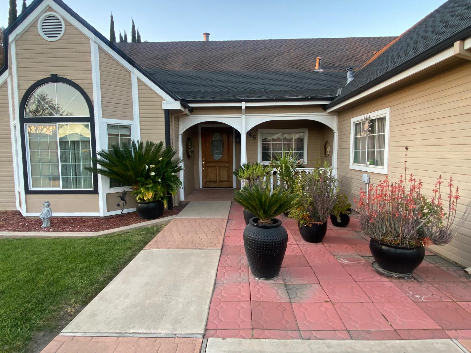 345 Riviera Way Turlock, CA 95382 - Photo 2 of 35