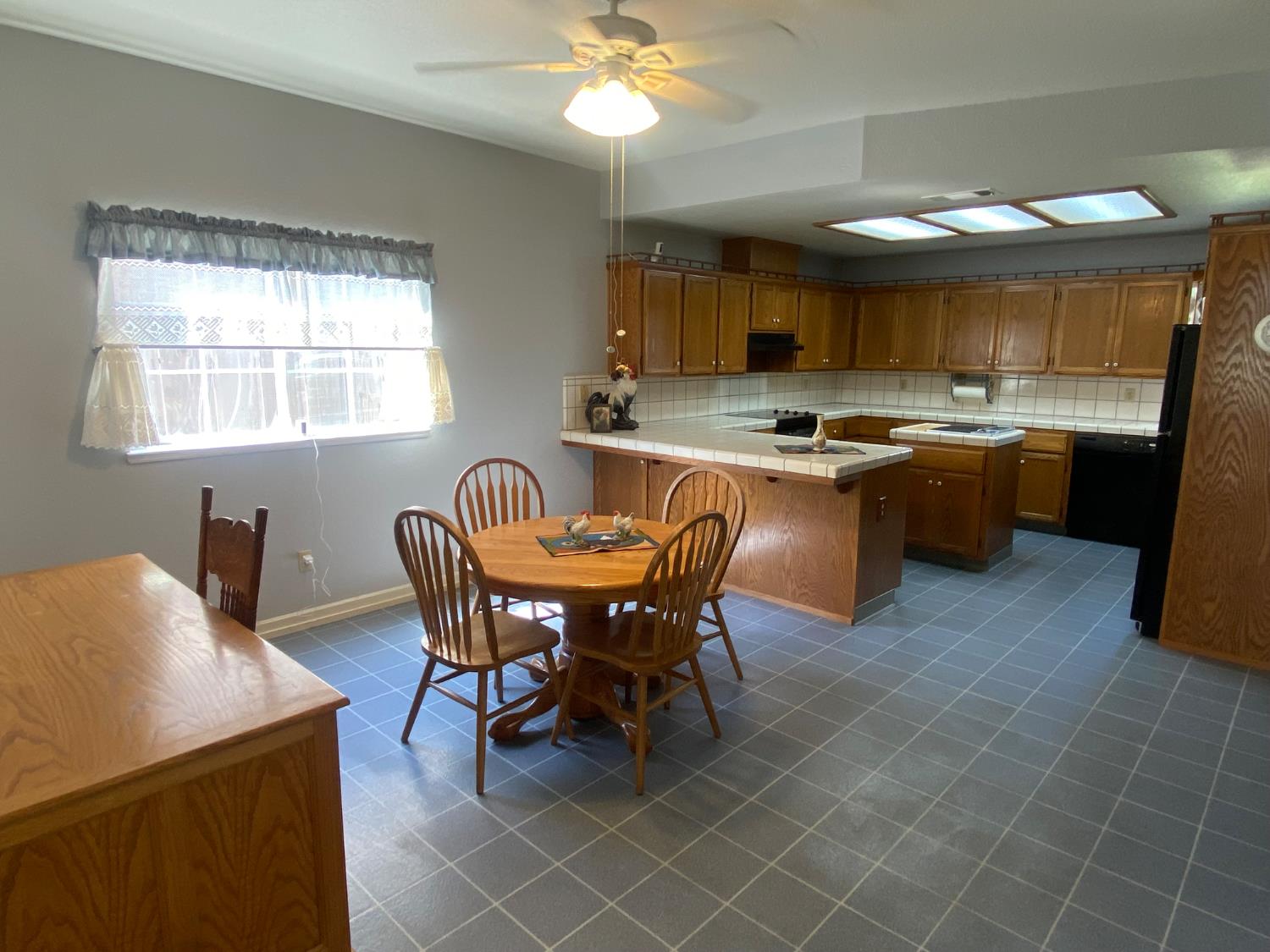 345 Riviera Way Turlock, CA 95382 - Photo 5 of 35