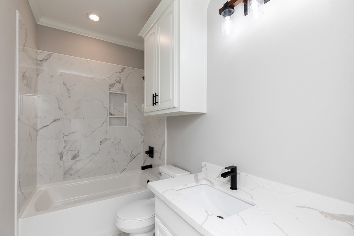 7705 Water Edge Beaumont, TX 77707 - Photo 33 of 39 a bathroom with a sink toilet and shower