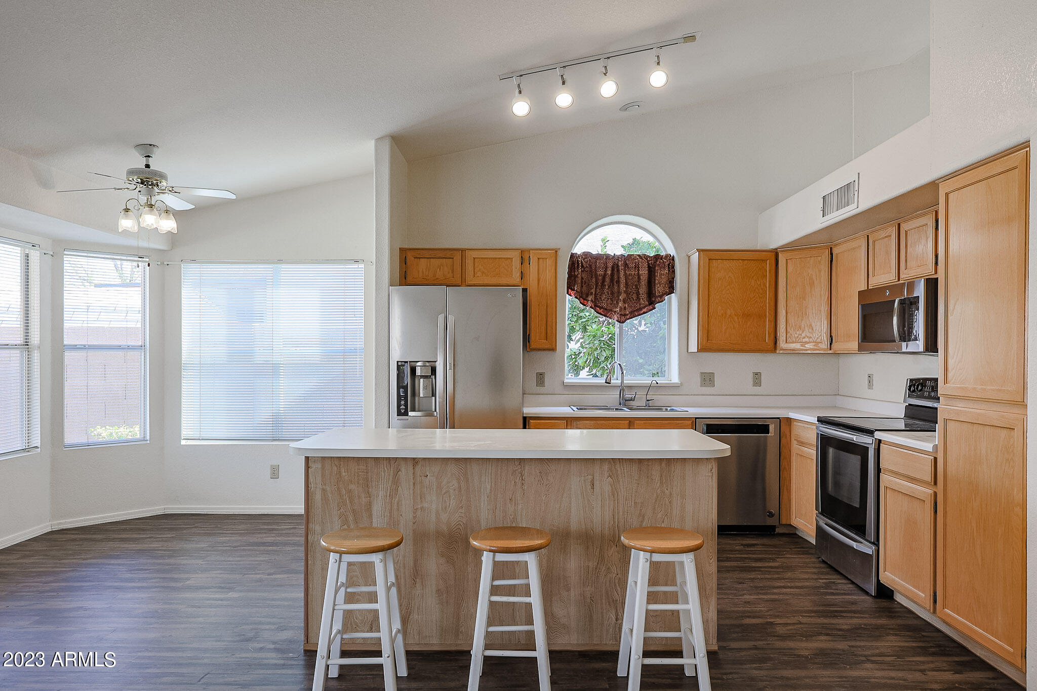 7664 West Redfield Road Peoria, AZ 85381 - Photo 9 of 35 B (5)