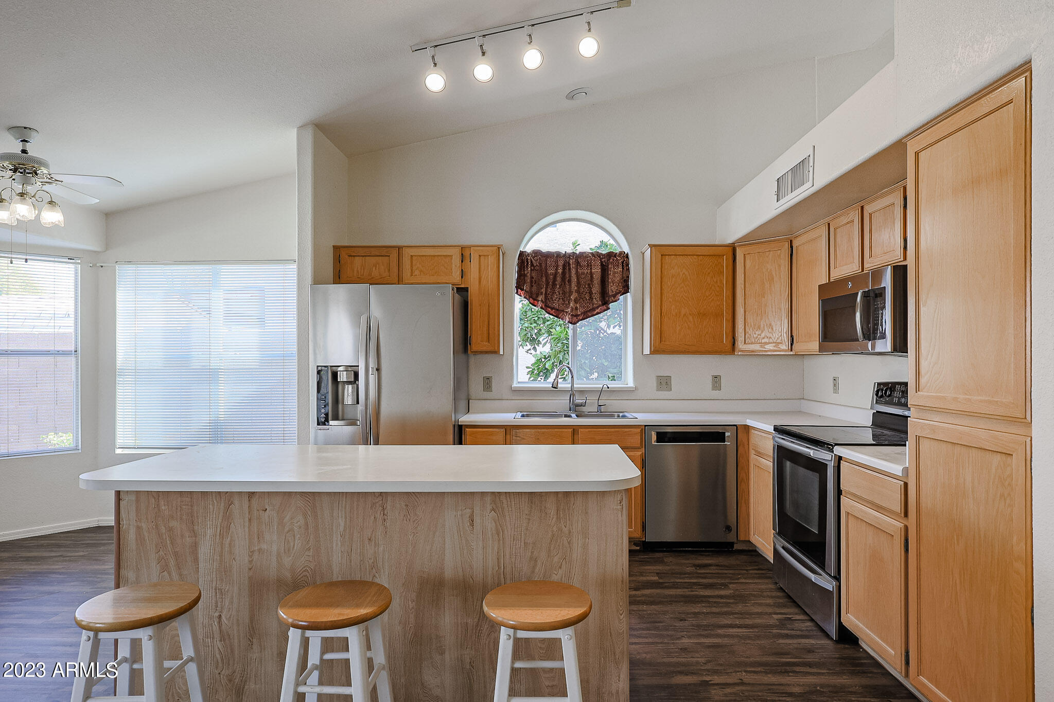 7664 West Redfield Road Peoria, AZ 85381 - Photo 10 of 35 B (6)