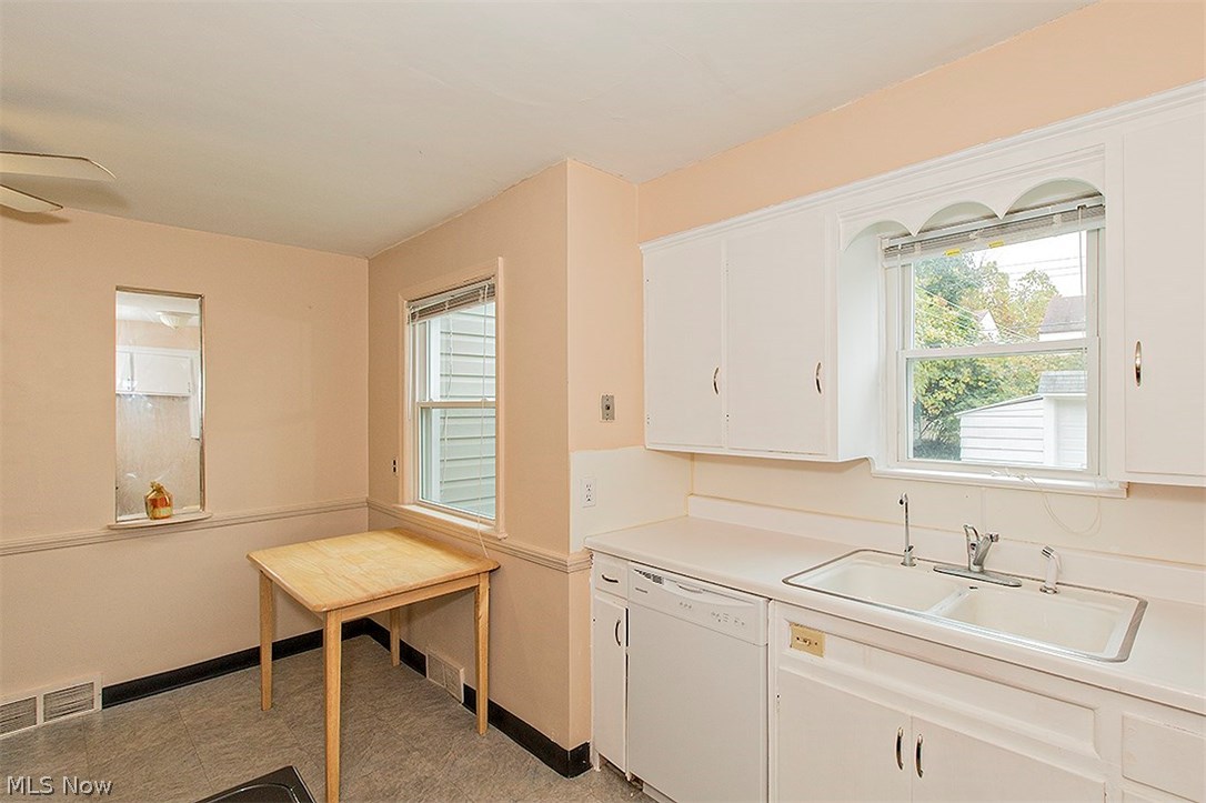 4434 Baintree Road Cleveland, OH 44118 - Photo 16 of 31