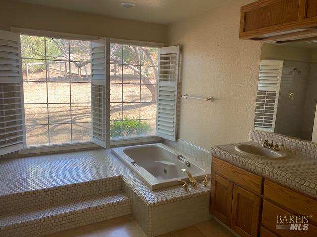 4751 Keystone Court Santa Rosa, CA 95405 - Photo 4 of 7 a bath room with a sink and a bath tub