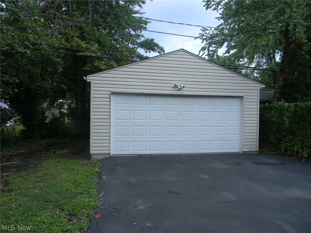 3473 Tullamore Road Cleveland, OH 44118 - Photo 4 of 13 Gallery Image 4