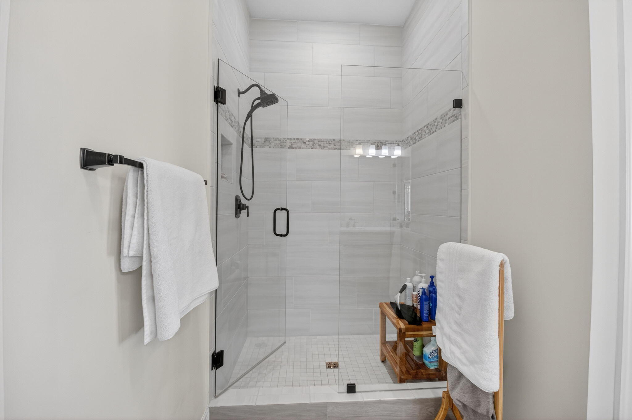 21956 Canadensis Circle, Unit 201 Boca Raton, FL 33428 - Photo 21 of 37 Primary Bathroom