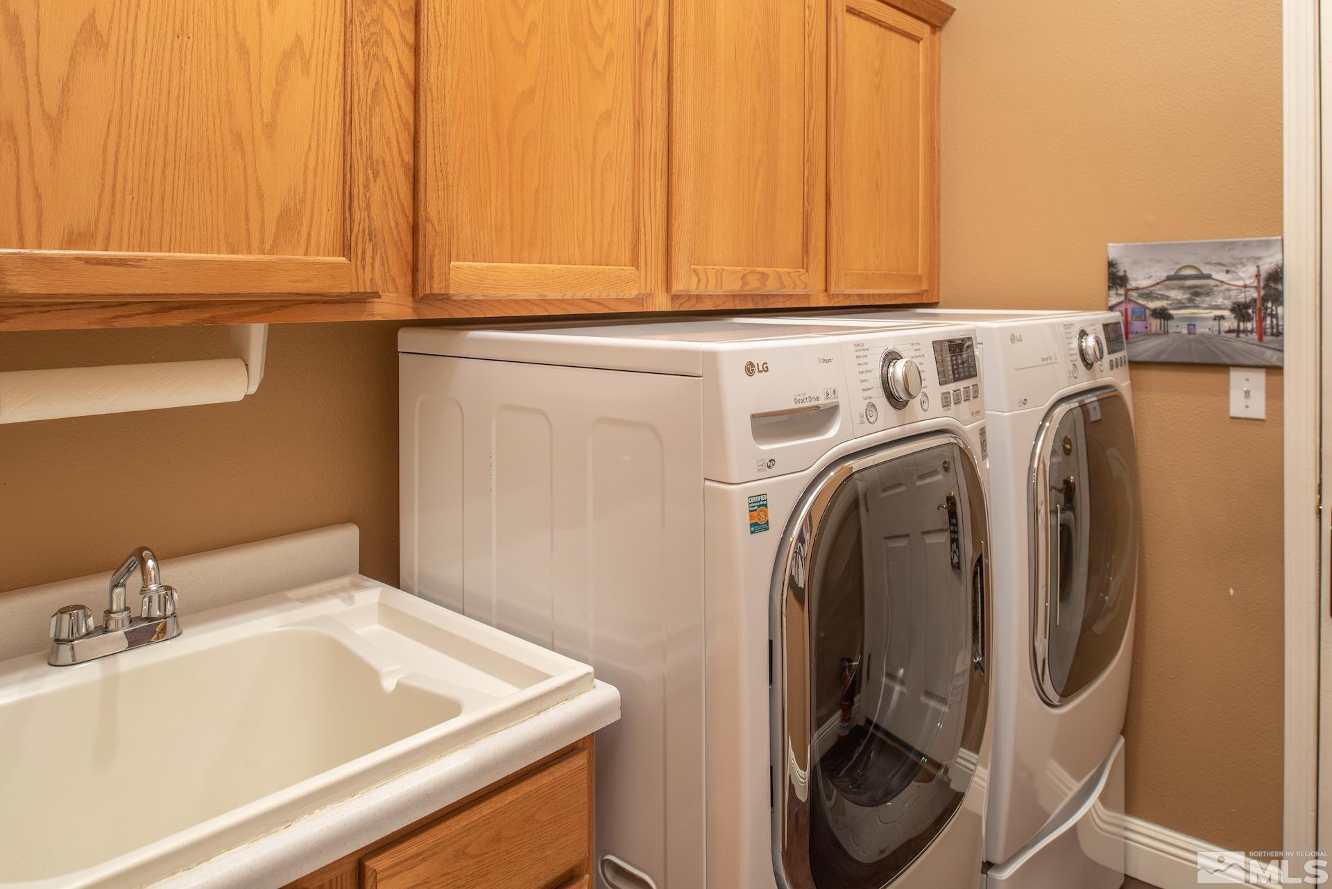 450 Flanders Road Reno, NV 89511 - Photo 23 of 36 a utility room with dryer and washer
