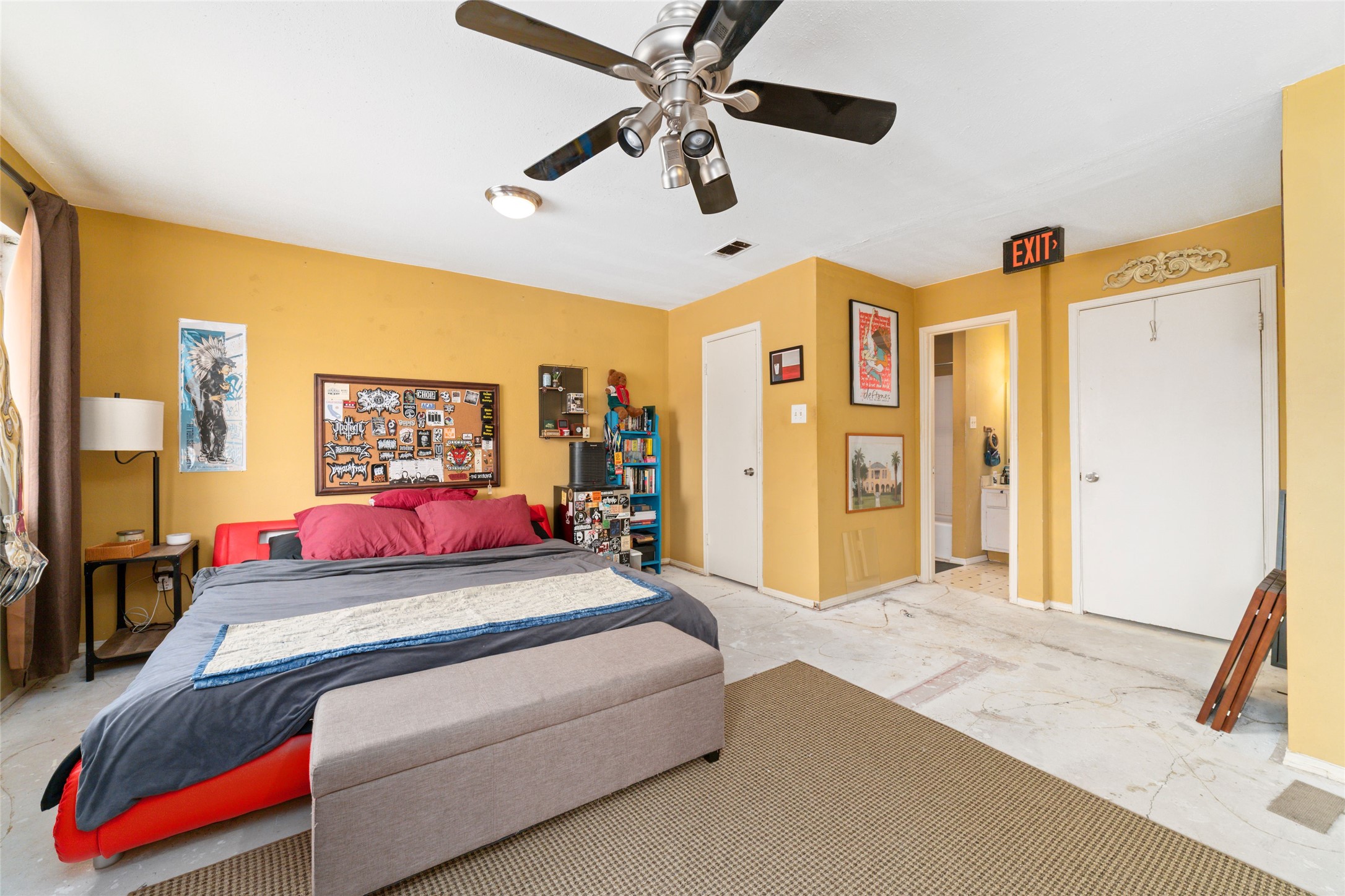 5800 Lumberdale Road, Unit 55 Houston, TX 77092 - Photo 18 of 34 a bedroom with a large bed and a chandelier