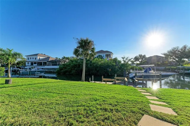 $1,400,000 | 365 South Shore Drive, Osprey, FL 34229