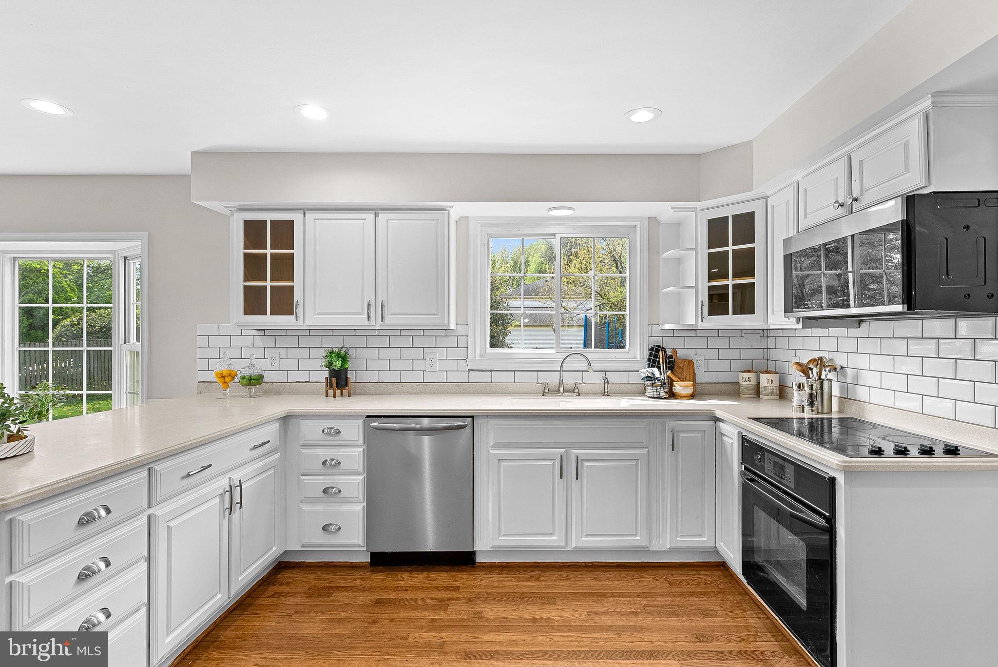 105 Peyton Road Sterling, VA 20165 - Photo 20 of 68 Spacious kitchen!