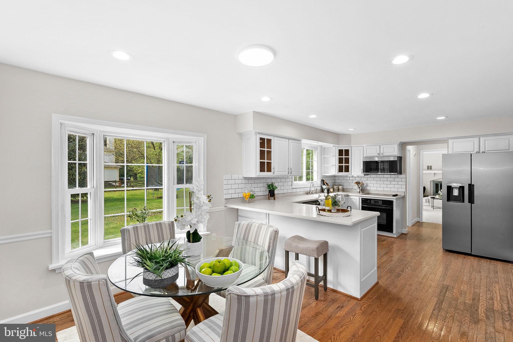 105 Peyton Road Sterling, VA 20165 - Photo 27 of 68 Large bay window!