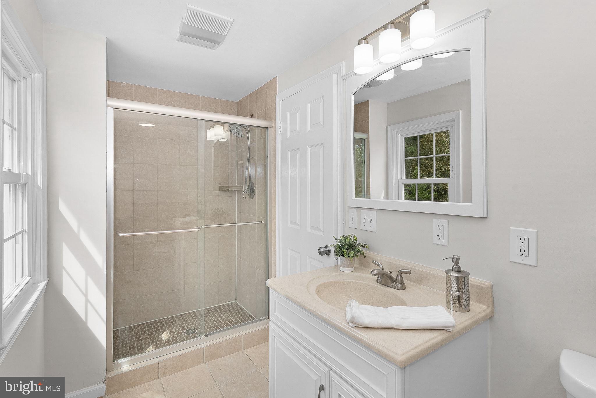 105 Peyton Road Sterling, VA 20165 - Photo 40 of 68 New lighting