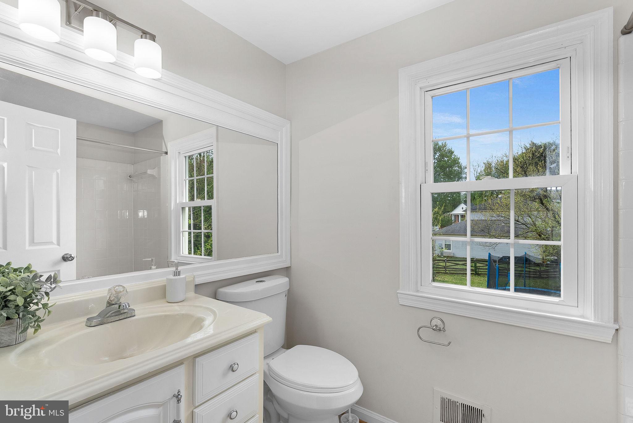 105 Peyton Road Sterling, VA 20165 - Photo 47 of 68 2nd full bathroom on upper level