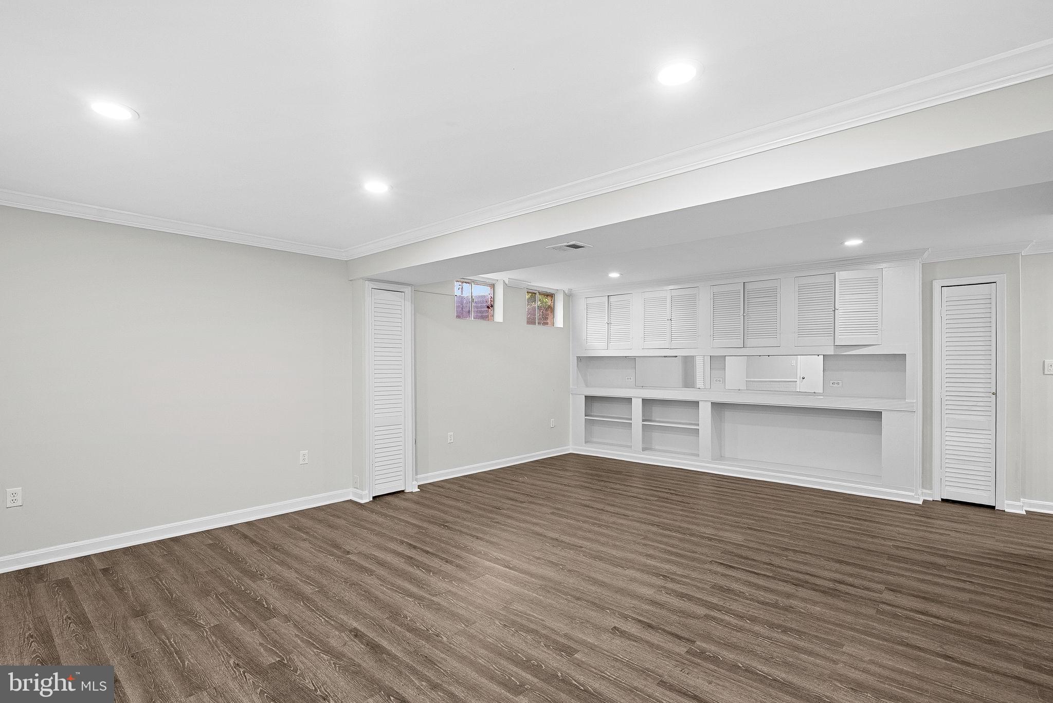 105 Peyton Road Sterling, VA 20165 - Photo 56 of 68 Large built-ins!