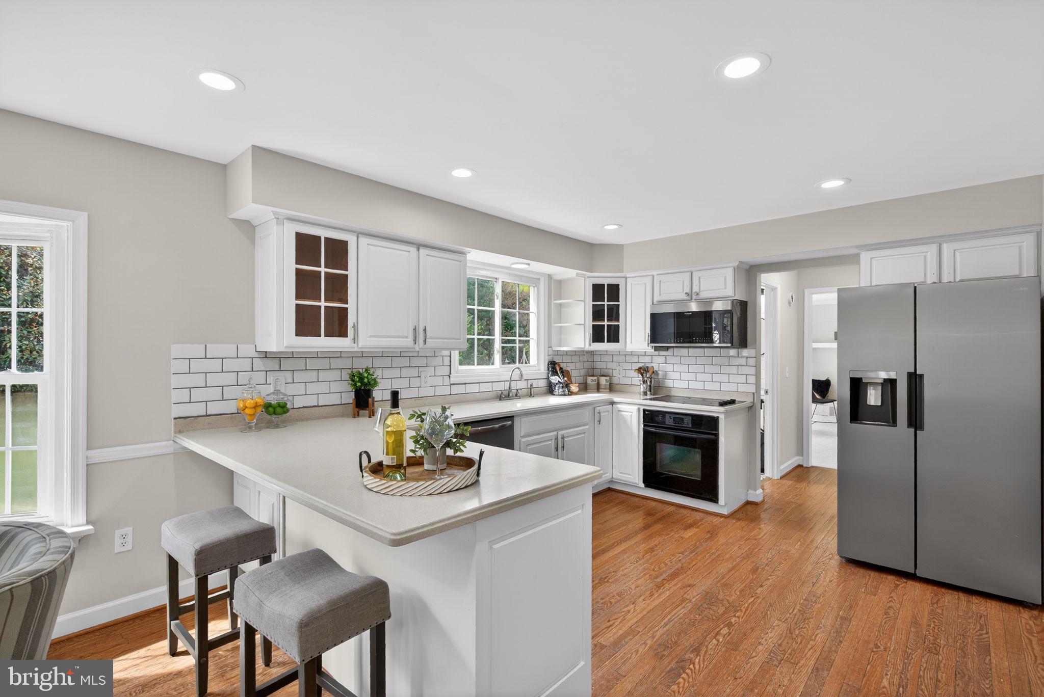 105 Peyton Road Sterling, VA 20165 - Photo 8 of 68 Large expansive kitchen with peninsula