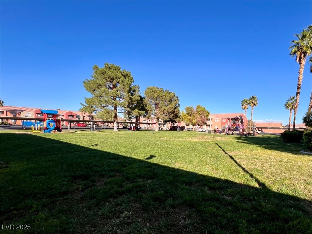 4730 East Craig Road, Unit 2071 Las Vegas, NV 89115 - Photo 22 of 23 View of green lawn