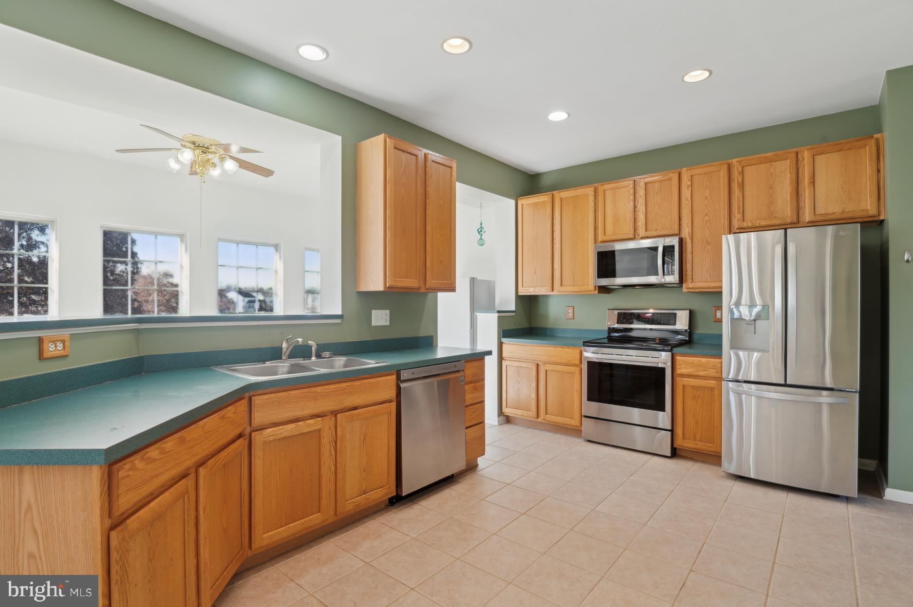 232 Hazel Drive Bear, DE 19701 - Photo 7 of 25