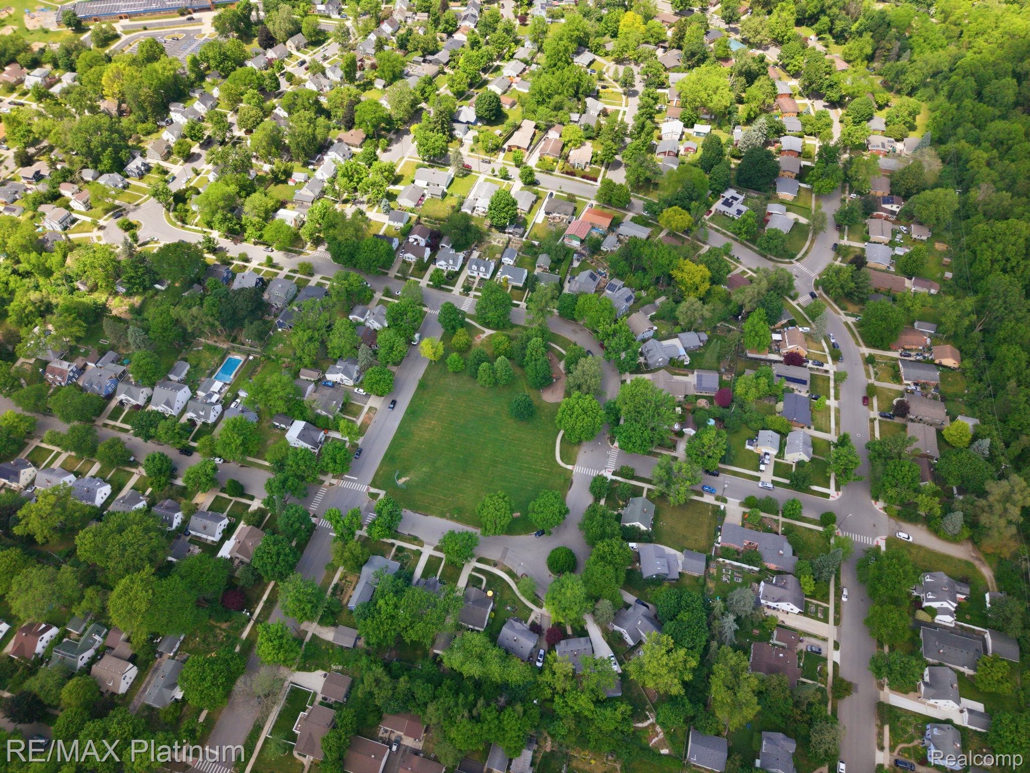 1713 Town Commons Drive Howell, MI 48855 - Photo 42 of 44 46-web-or-mls-town_commons_drone_009.jpg