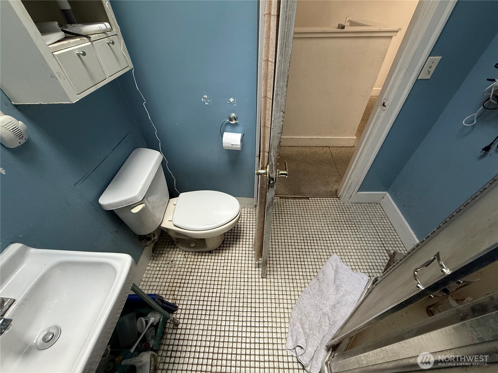 618 North 125th Street Seattle, WA 98133 - Photo 16 of 22 a bathroom with a sink and a toilet
