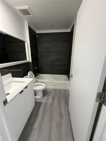 $2,400 | 859 East 24th Street, Unit 302, Hialeah, FL 33013
