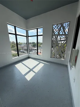 $2,400 | 859 East 24th Street, Unit 302, Hialeah, FL 33013