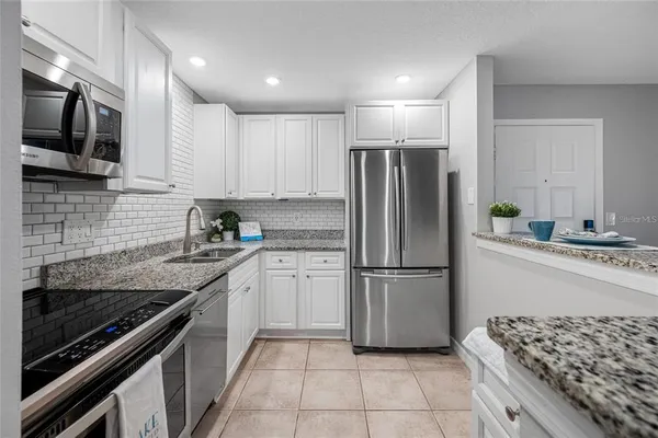 $1,850 | 3295 Fox Chase Circle, Unit 105, Palm Harbor, FL 34683