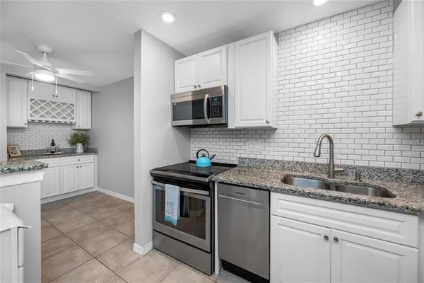 $1,850 | 3295 Fox Chase Circle, Unit 105, Palm Harbor, FL 34683