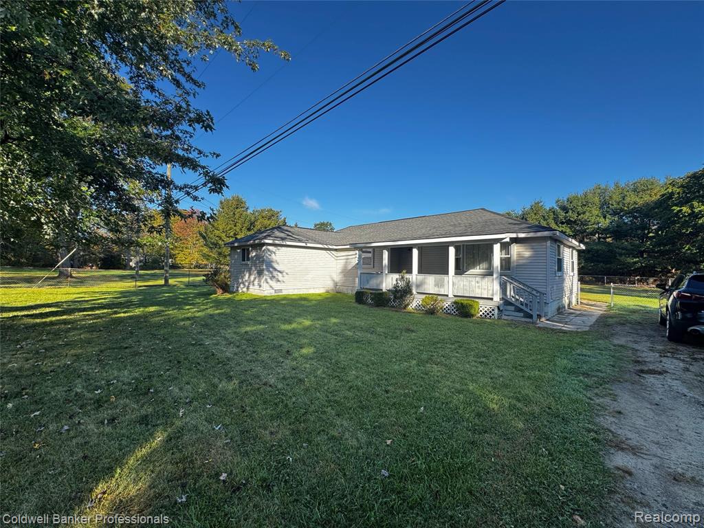 904 Rowland Road Leonard, MI 48367 - Photo 1 of 21