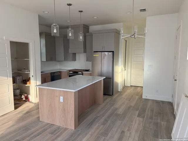 $2,000 | 110 Santa Paula Avenue, San Antonio, TX 78201