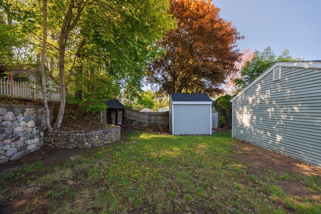8 Freeman Avenue Webster, MA 01570 - Photo 18 of 24