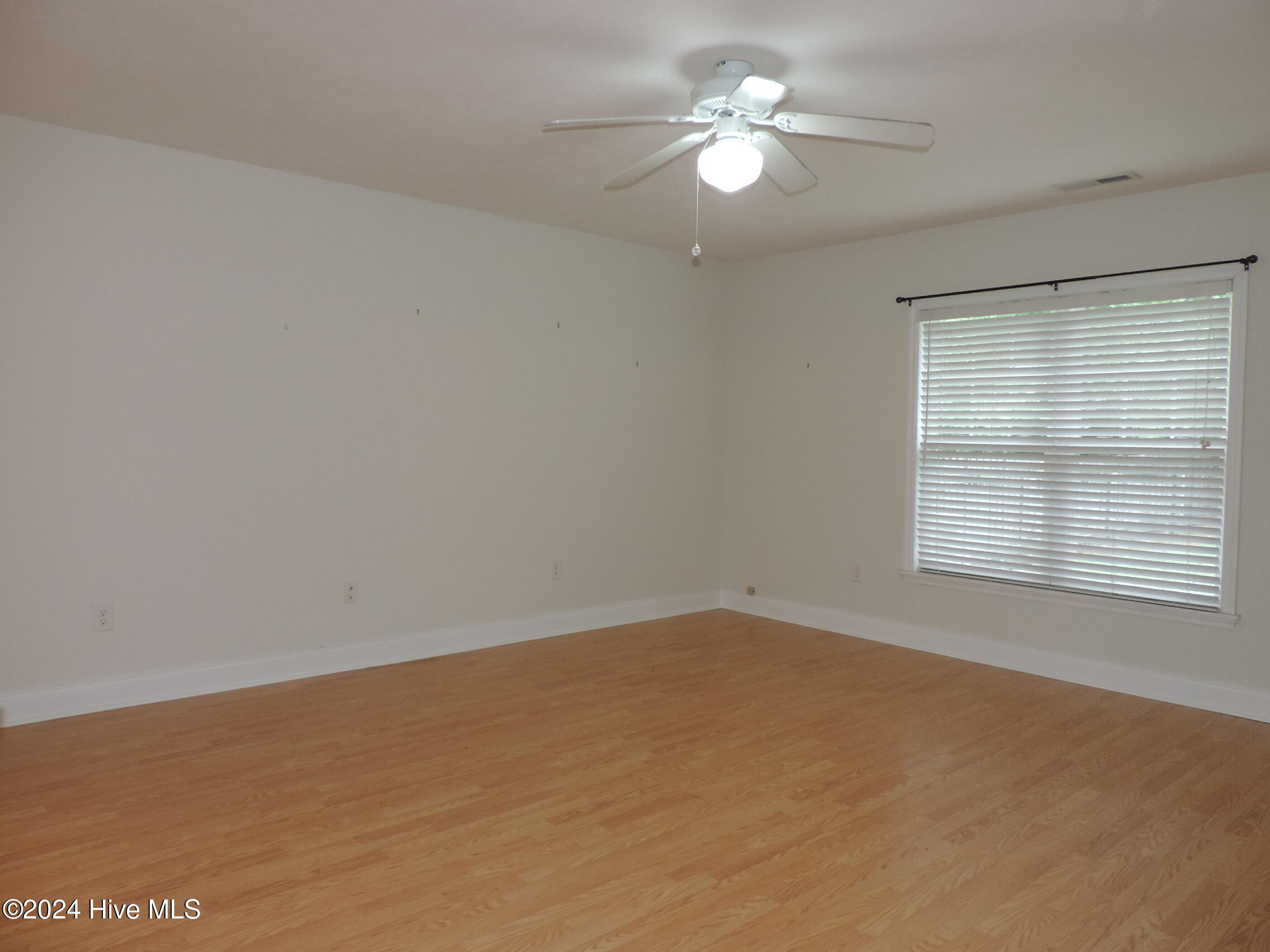 327 Neuchatel Road New Bern, NC 28562 - Photo 9 of 27 master bedroom