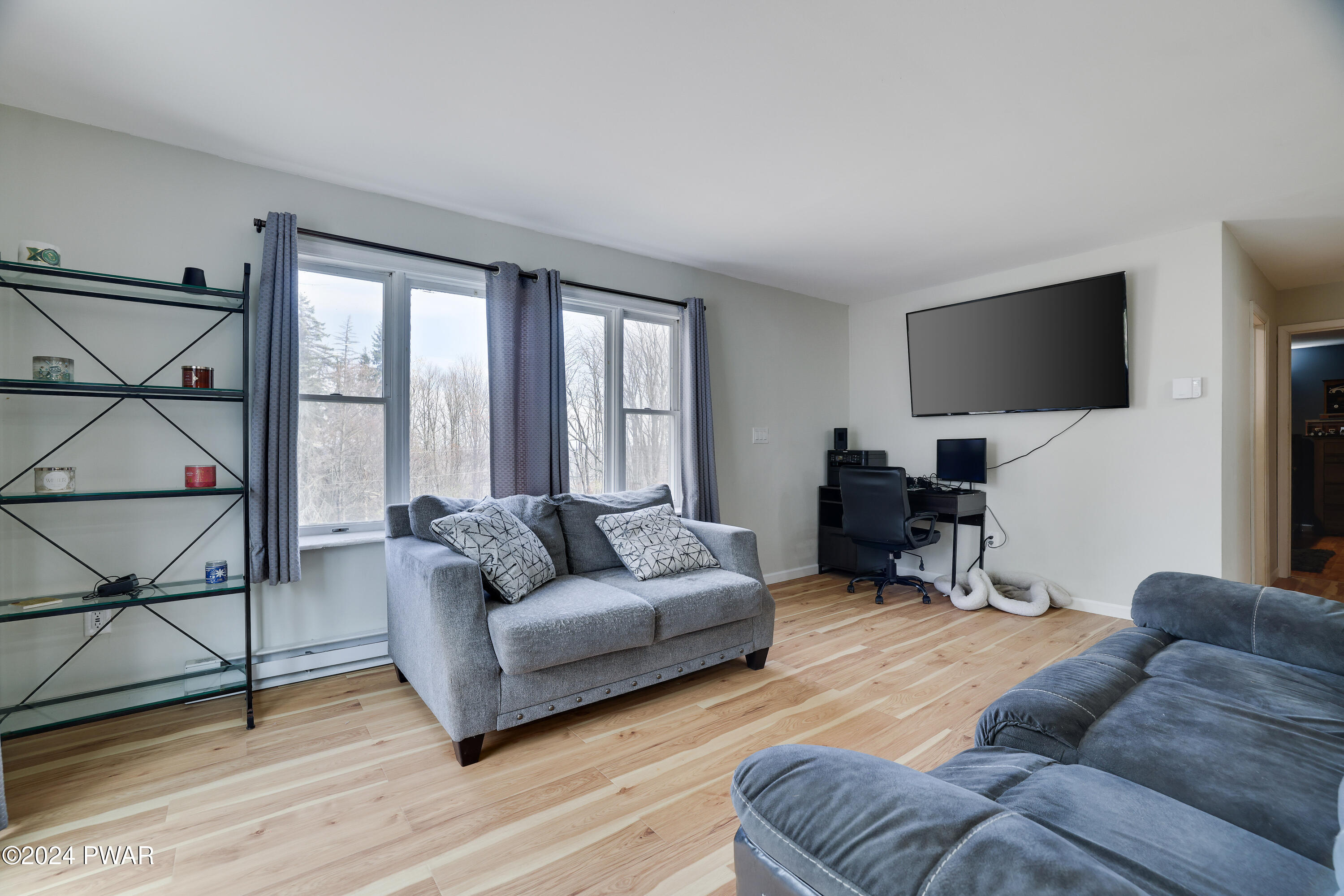 131 Hilltop Road Newfoundland, PA 18445 - Photo 10 of 38 Living