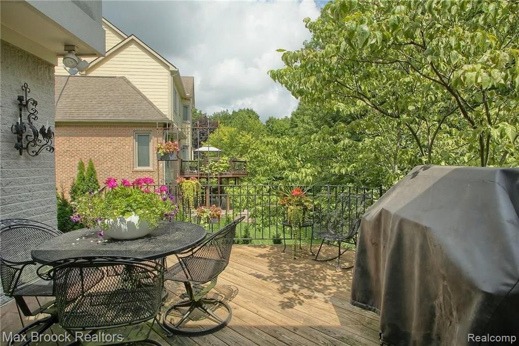 30755 Country Ridge Circle Farmington Hills, MI 48331 - Photo 37 of 42