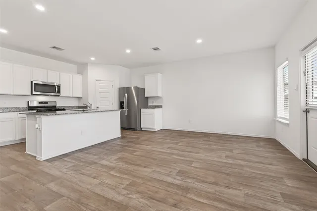 $2,400 | 7427 Audubon Russet Drive, Richmond, TX 77469