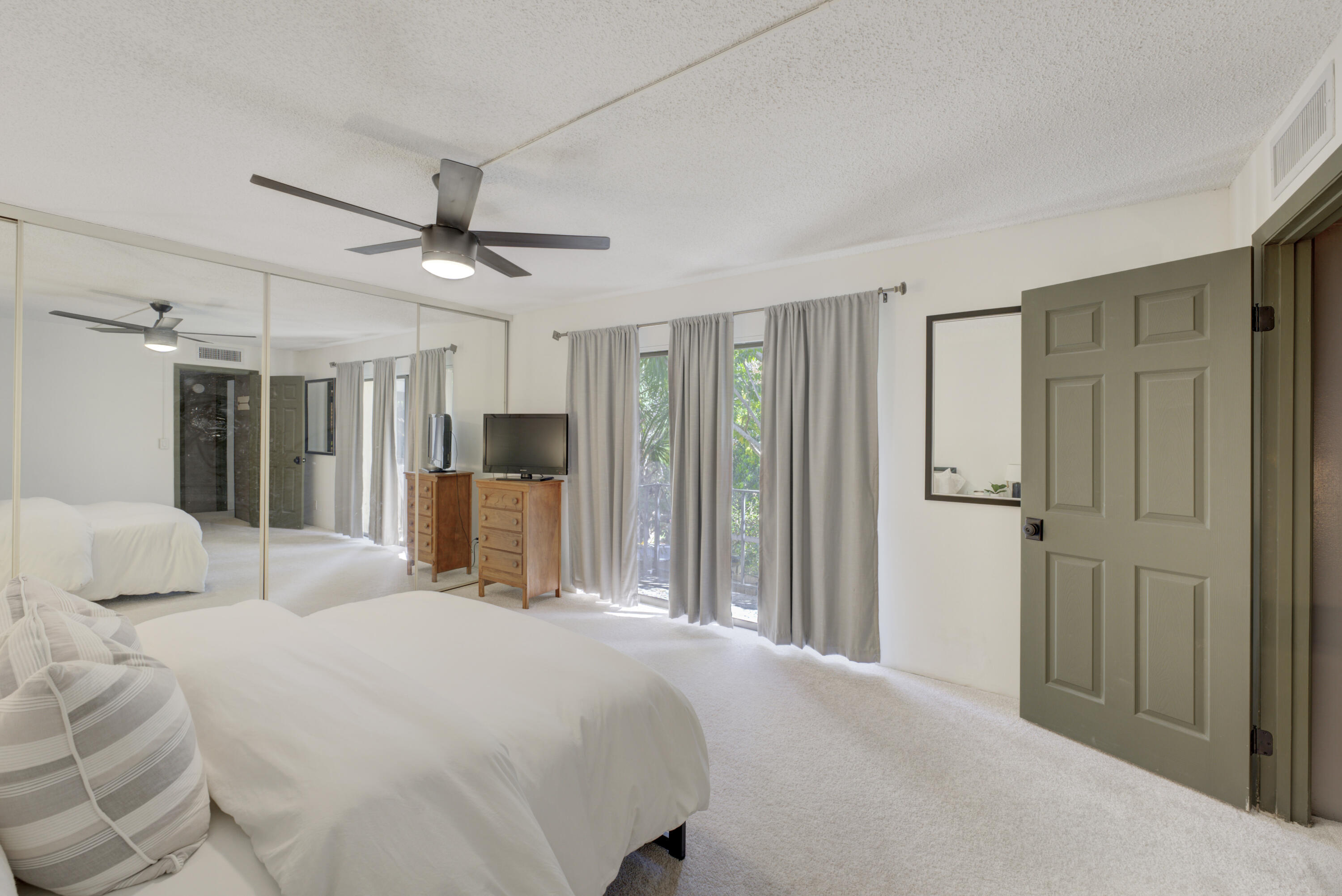 158 Woodland Road Palm Springs, FL 33461 - Photo 18 of 26 23_dsc04470_1_2_3_4