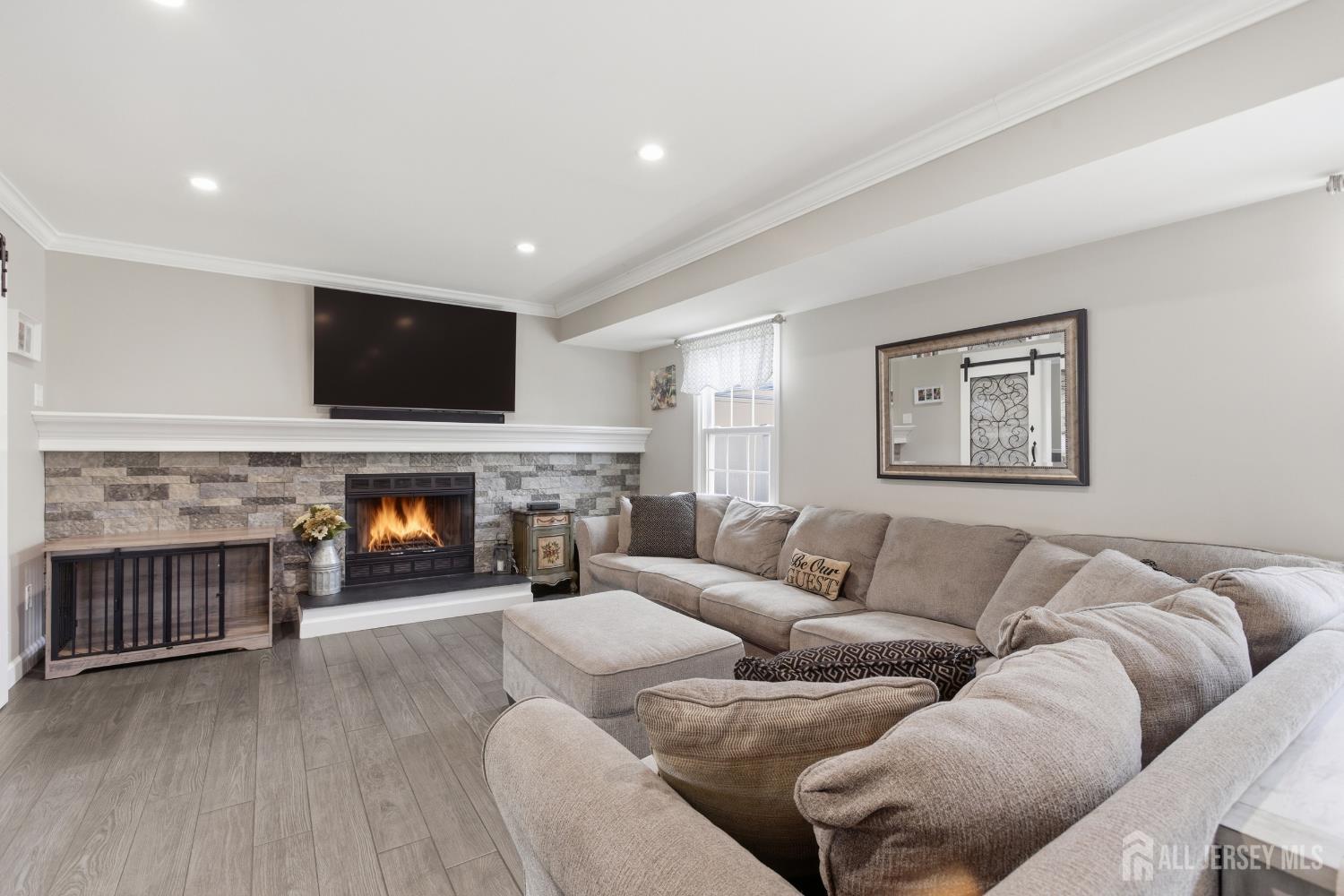 623 Lloyd Road Aberdeen, NJ 07747 - Photo 11 of 49