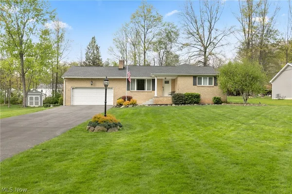 $319,900 | 6987 White Oak Drive, Hubbard, OH 44425