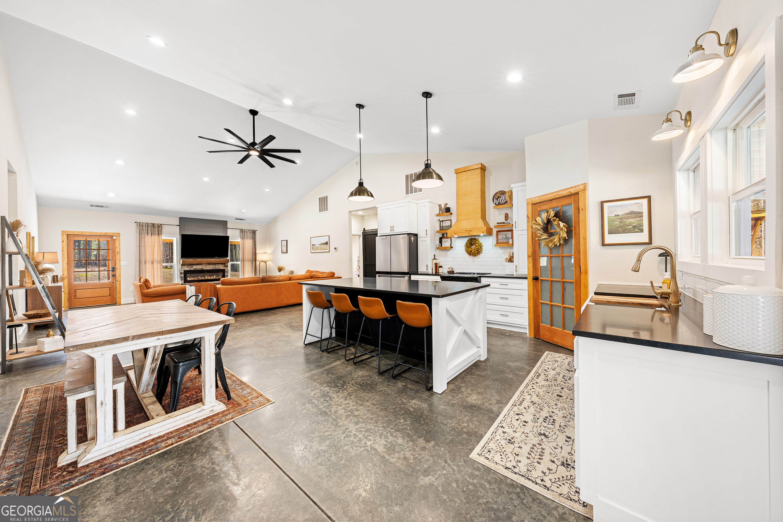 784 Center Of The World Road Canon, GA 30520 - Photo 15 of 56