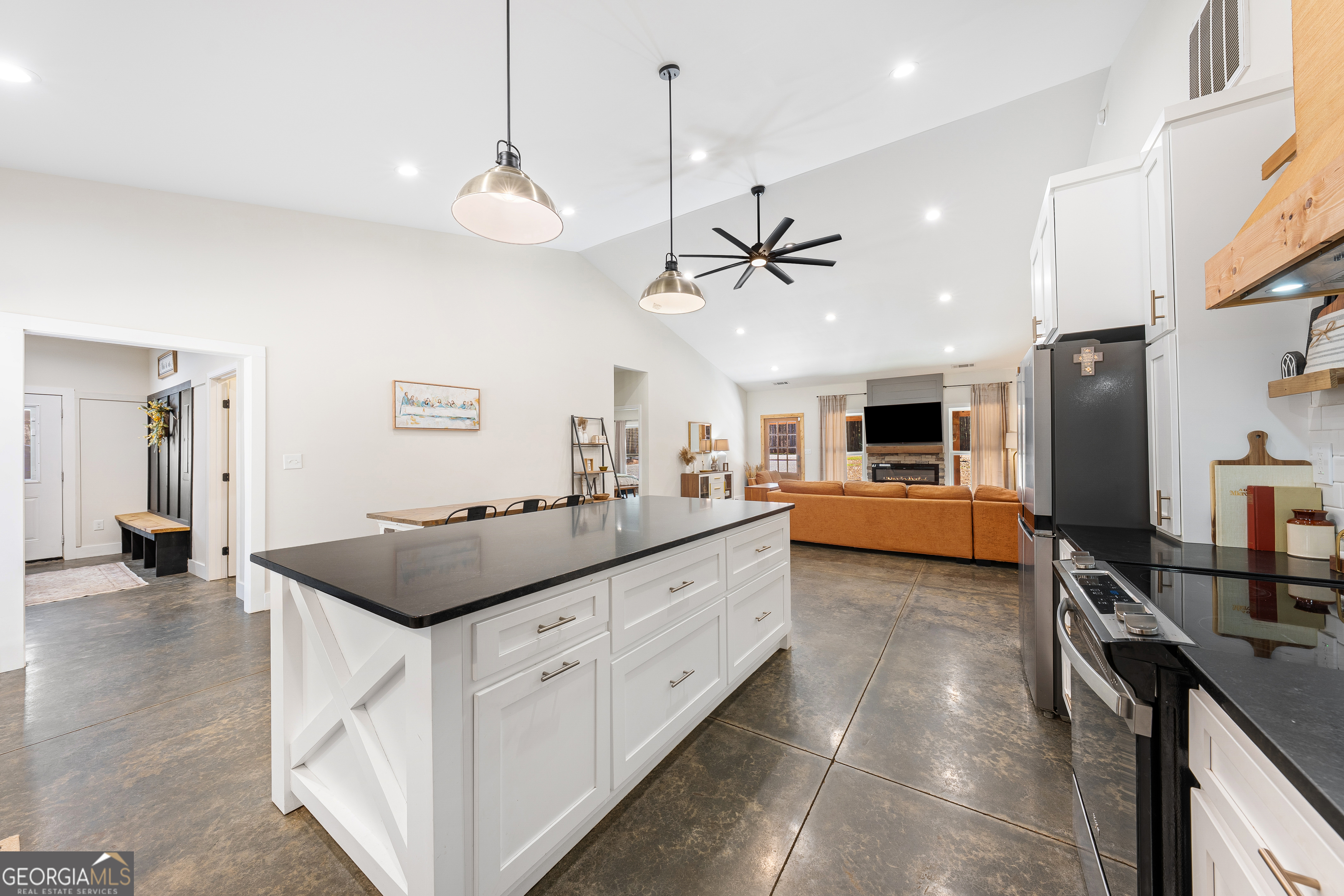 784 Center Of The World Road Canon, GA 30520 - Photo 20 of 56