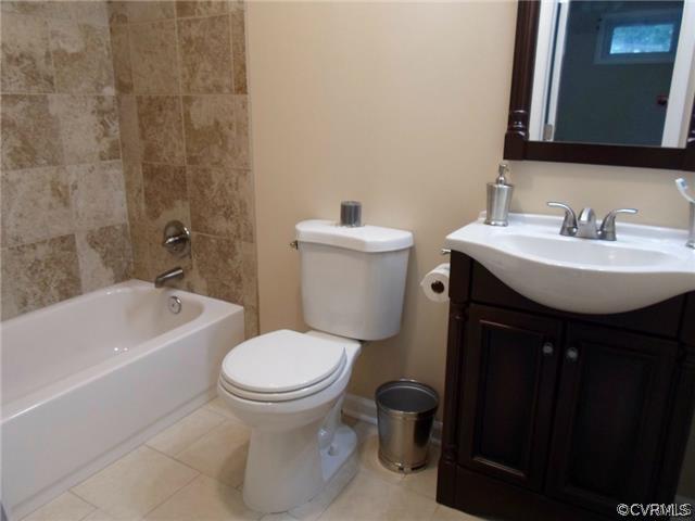 11400 Reedy Branch Road Chesterfield, VA 23838 - Photo 15 of 21 a bathroom with a sink toilet and a bathtub