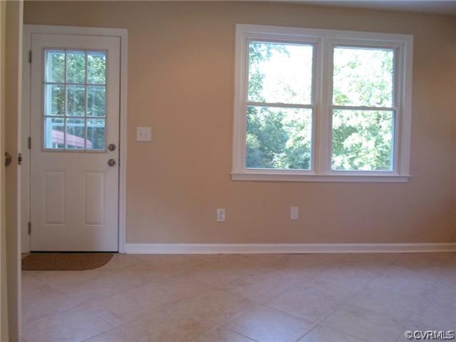 11400 Reedy Branch Road Chesterfield, VA 23838 - Photo 7 of 21 an empty room with a window