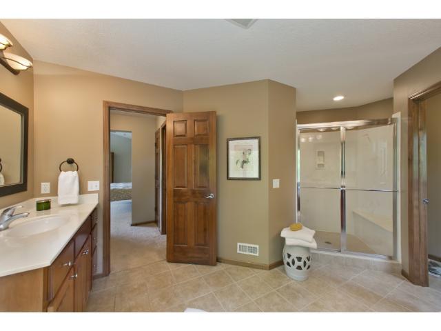 17076 Acorn Ridge Eden Prairie, MN 55347 - Photo 11 of 18 Gallery Image 11