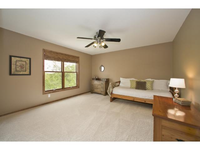 17076 Acorn Ridge Eden Prairie, MN 55347 - Photo 13 of 18 Gallery Image 13