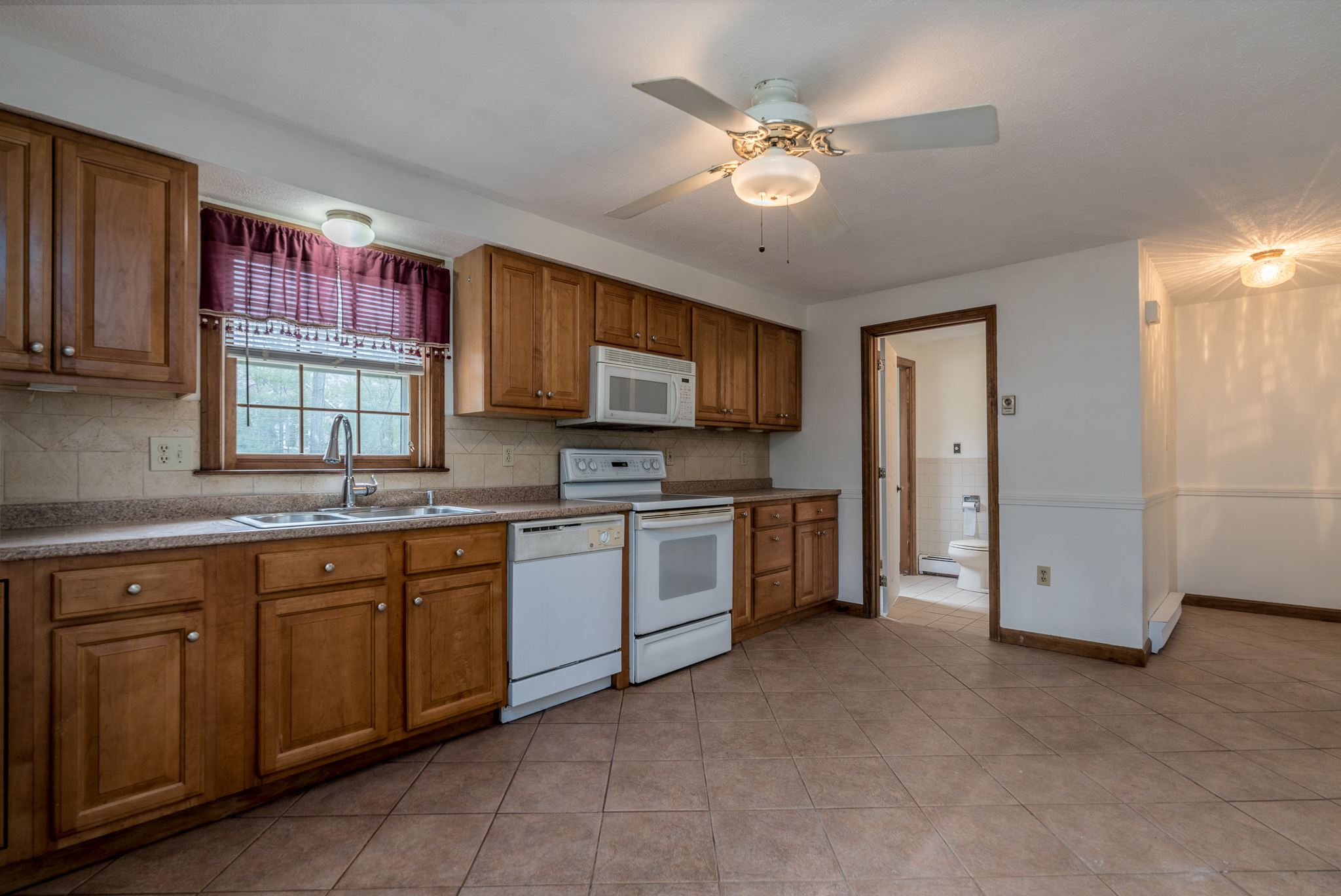 49 Farmer Road Hooksett, NH 03106 - Photo 14 of 40