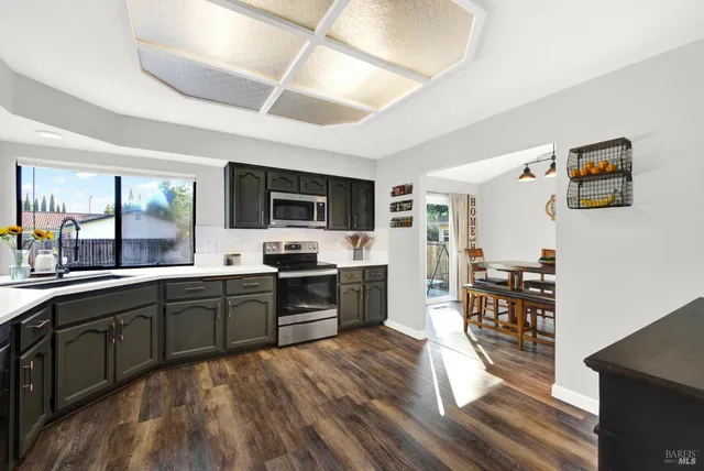 $738,500 | 406 Stonecastle Way, Vacaville, CA 95687