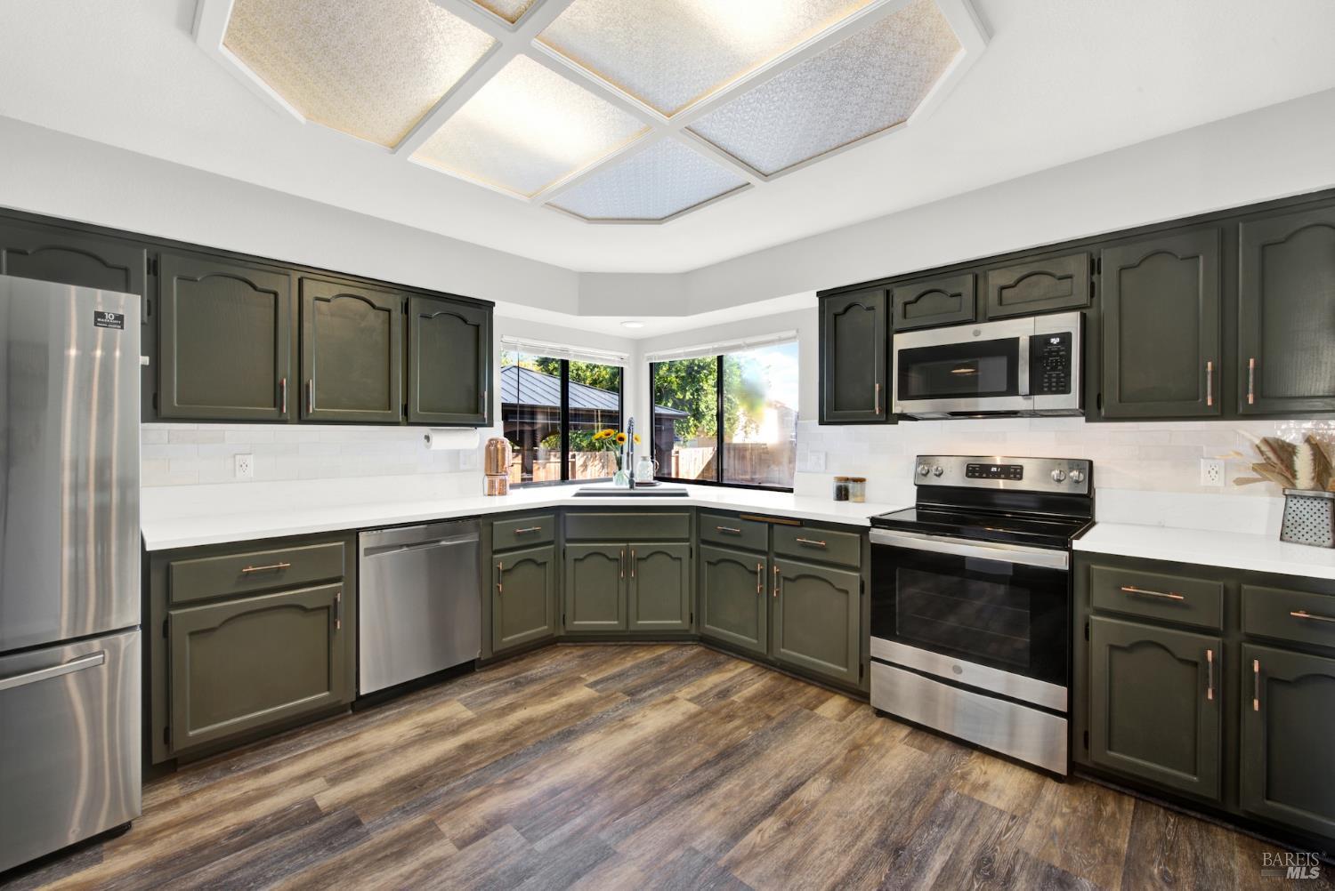 406 Stonecastle Way Vacaville, CA 95687 - Photo 13 of 45 The windows in the kitchen, living room, and primary bedroom were replaced after this photos was taken. The new kitchen windows have white frames. A simulated example of the new windows is shown in Picture 11.