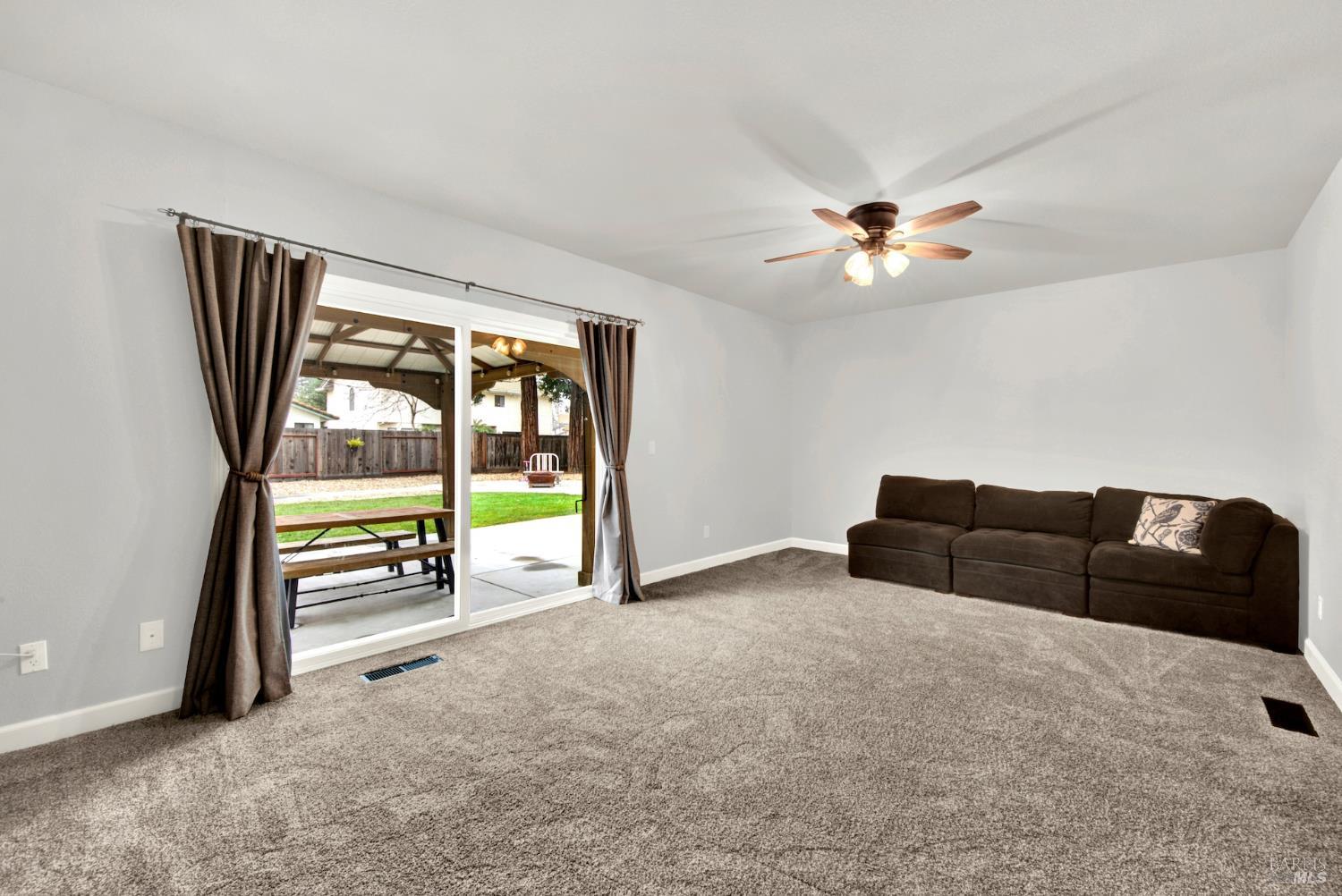 406 Stonecastle Way Vacaville, CA 95687 - Photo 31 of 45