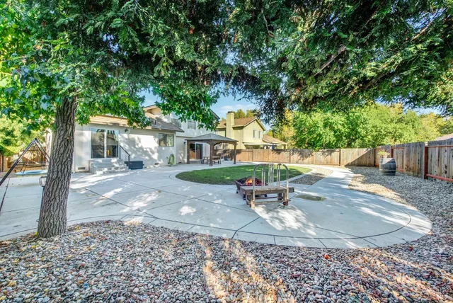 $738,500 | 406 Stonecastle Way, Vacaville, CA 95687