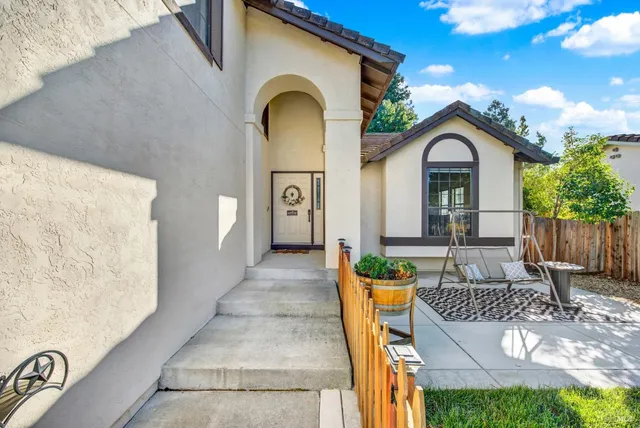 $738,500 | 406 Stonecastle Way, Vacaville, CA 95687