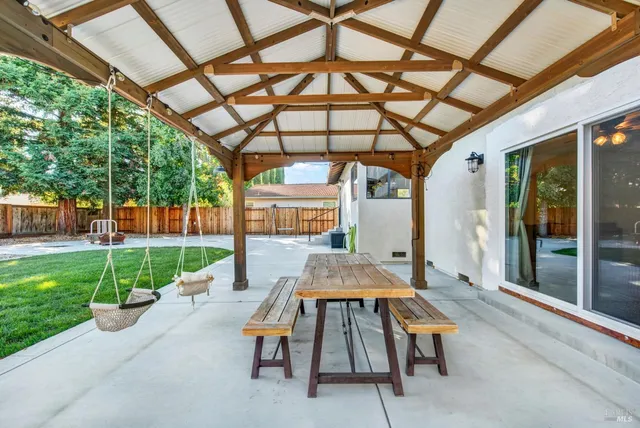 $738,500 | 406 Stonecastle Way, Vacaville, CA 95687