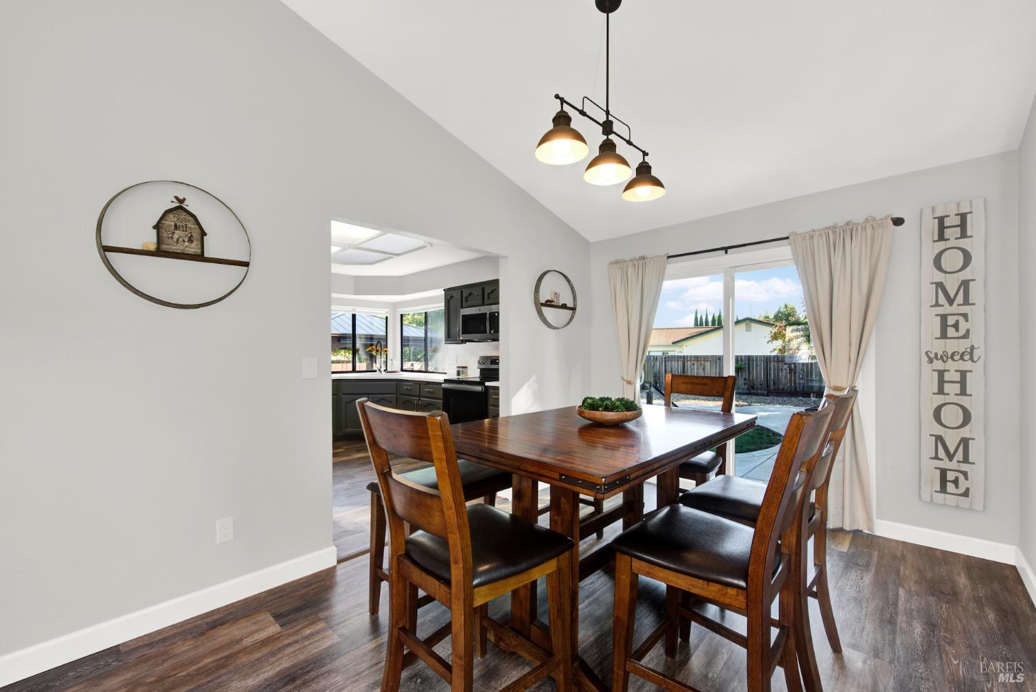 406 Stonecastle Way Vacaville, CA 95687 - Photo 8 of 45